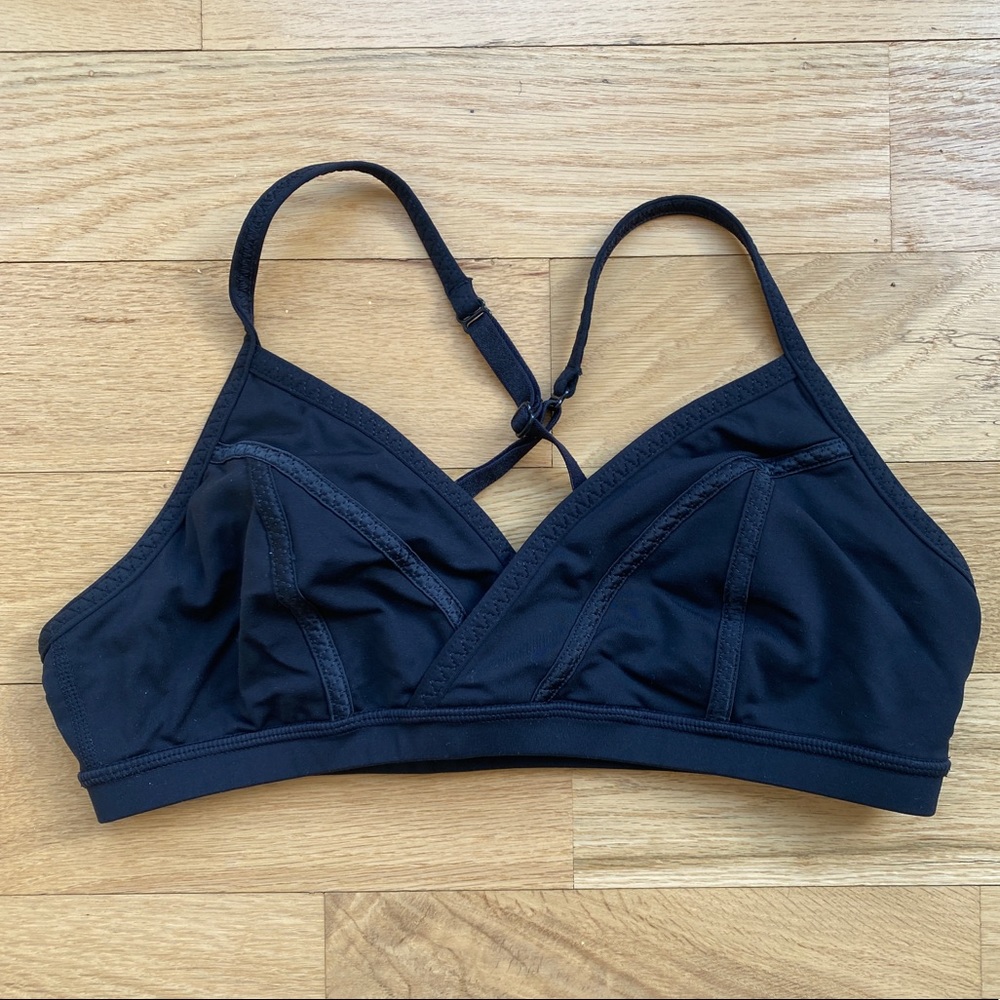 Lululemon black cross back triangle sports bra size 8